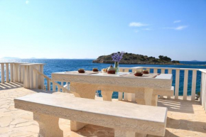  Holliday home Robinson Tourism Maria  Йезера